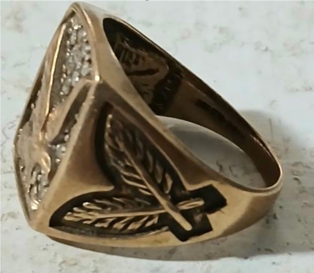 VNTG SOLID 10K GOLD NATURAL MAGIC GLO DIAMONDS EAGLE RING, SIZE 10