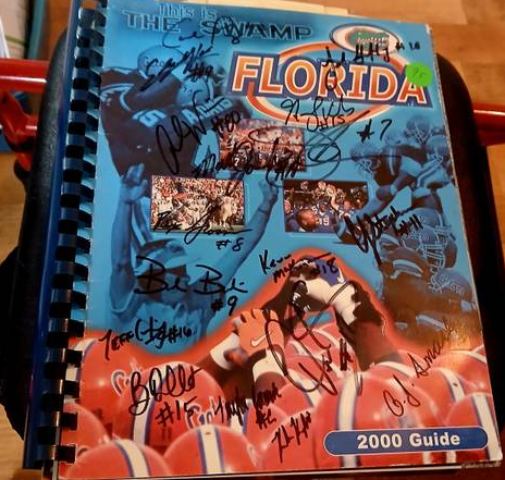 2000 UF FOOTBALL MEDIA GUIDE-Fully Autographed COA